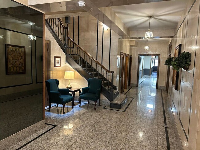 Interior Photo - 2256 N. Cleveland