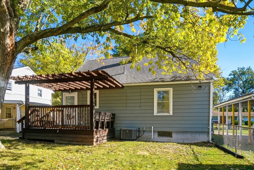 Building Photo - 509 N Rosedale Ave