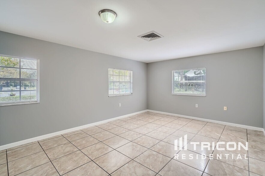 Building Photo - 513 Oakhurst St