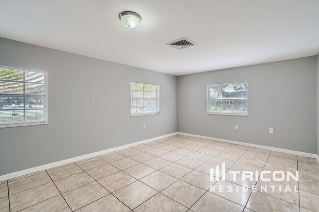 Building Photo - 513 Oakhurst St