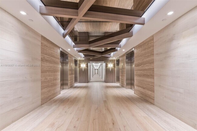 Building Photo - 2301 Collins Ave