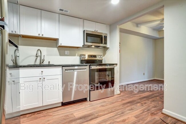 Building Photo - 704 Stonybrook Dr