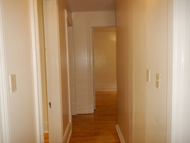 Building Photo - Newly Renovated 1st Floor Apartment with G...