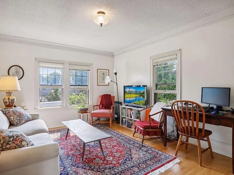 Building Photo - 2512 33rd Ave S