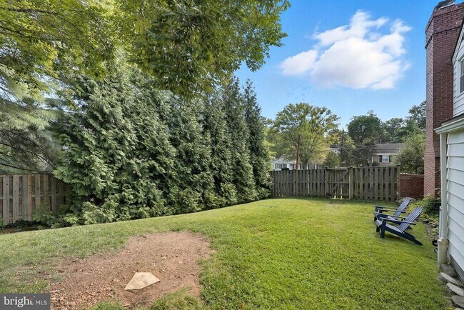 Building Photo - 511 Crestwood Dr