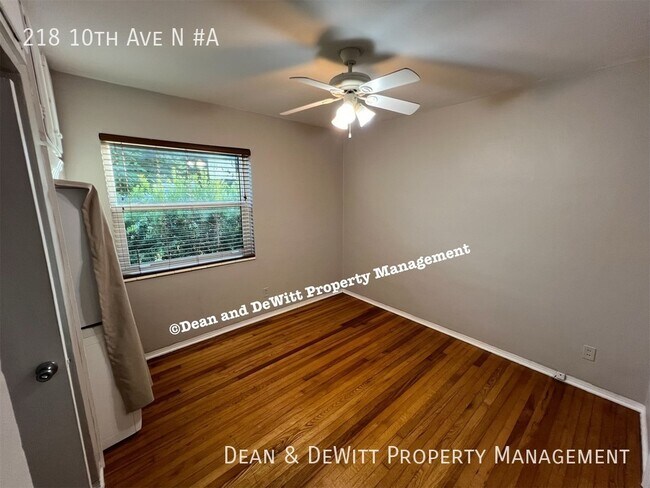 Building Photo - 218 10th Ave N