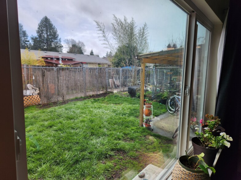 Building Photo - 13930 SW Hazel St