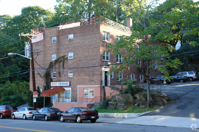 Primary Photo - 240 Mclean Ave