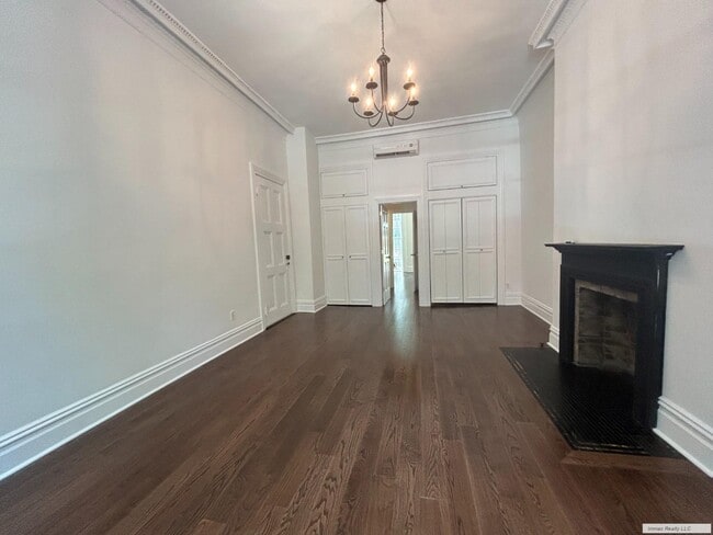 Building Photo - West 20th St 3 BD 2BA  Duplex-  11Ft Ceili...