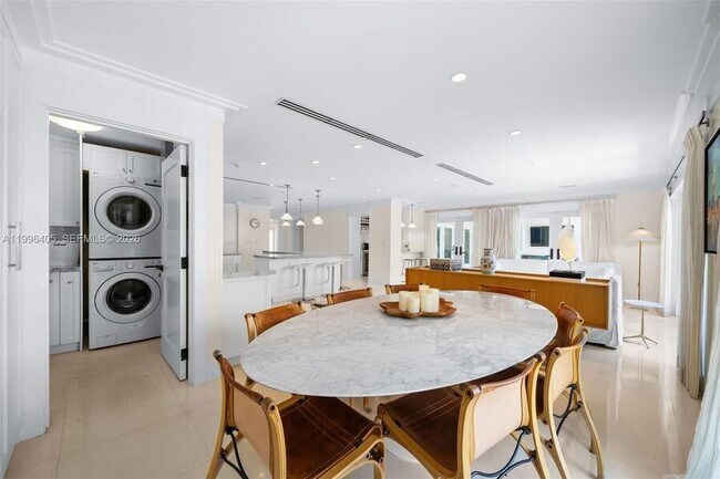 Building Photo - 6831 Sunrise Ct