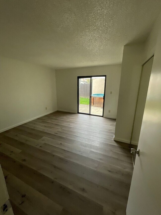 Building Photo - 4162 W Palo Alto Ave