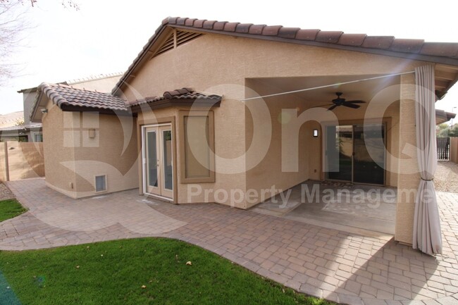 Building Photo - 3424 E Crescent Way