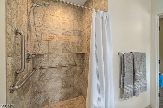 Building Photo - 36 Rocktown Hill Rd