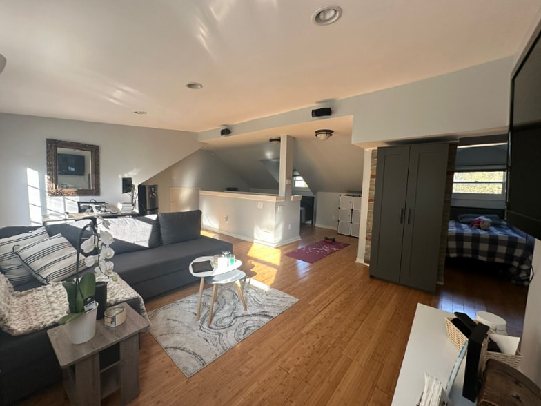 Building Photo - 417 Princeton Way NE