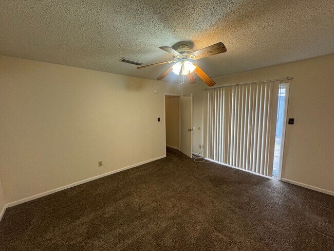 Building Photo - 3324 Cross Creek Dr