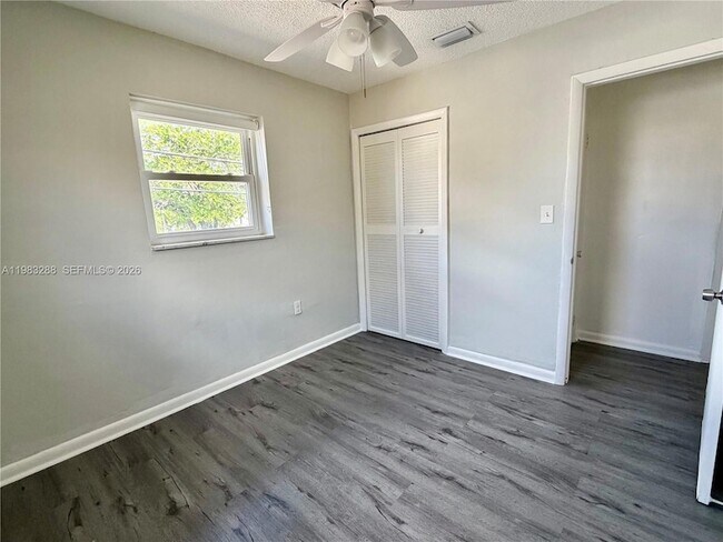 Building Photo - 1305 NW 4th St