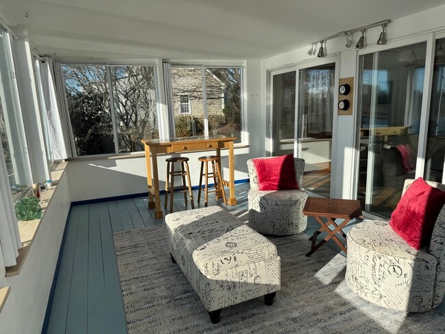 Building Photo - 123 Seneca Dr