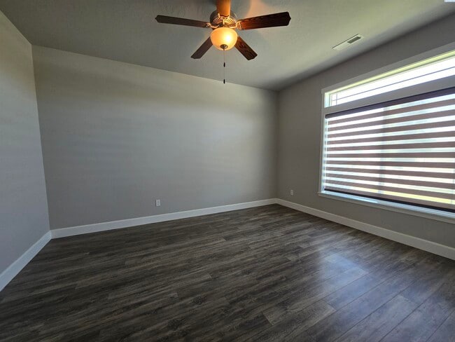 Building Photo - Short Term Rental Rental in Kennewick w/Lawn Care