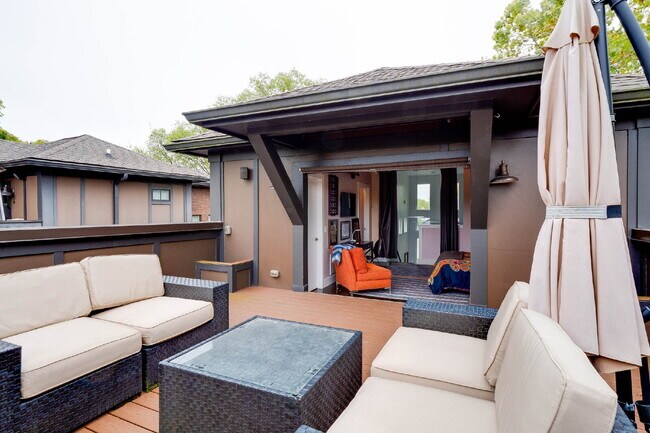 Building Photo - Luxury 12 South Brownstone with Courtyard | Rooftop Deck with Fireplace & Scenic Views | 2-Car Ga...