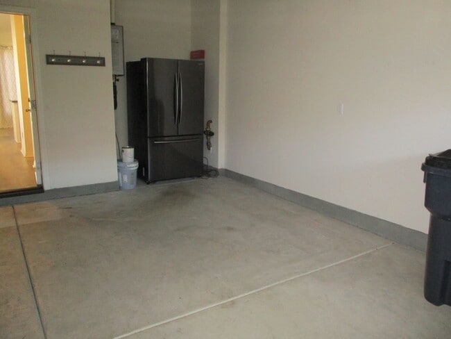 Building Photo - Murrieta 3 Bdr 2.5 Bath Town Home Built 2020