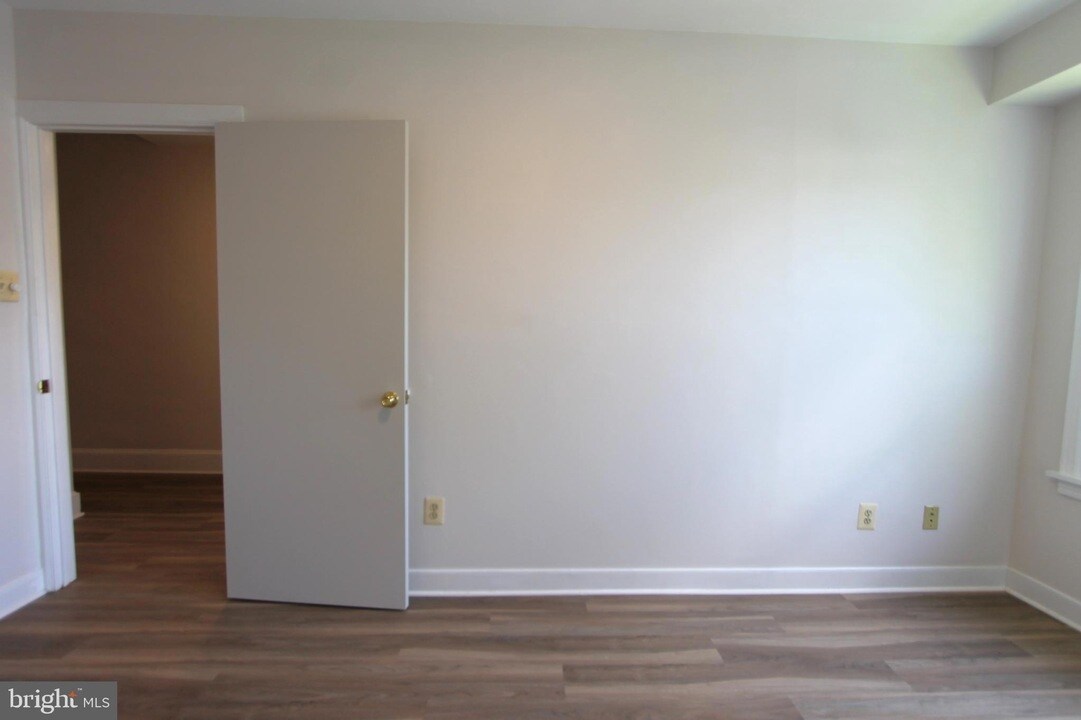 Building Photo - 437 W Hansberry St