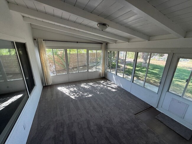 Building Photo - 4 Bedroom Home for Rent in Santa Clarita!