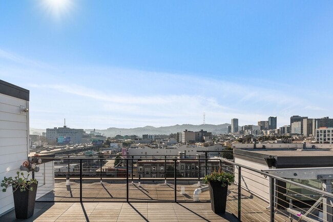 Building Photo - SoMA: Stylish 1 Bed Condo w/ Designer Finishes, Google Fiber, Bike Storage & Shared Roof Deck