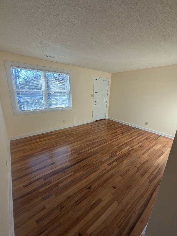 Building Photo - 4 Maple Leaf Ct