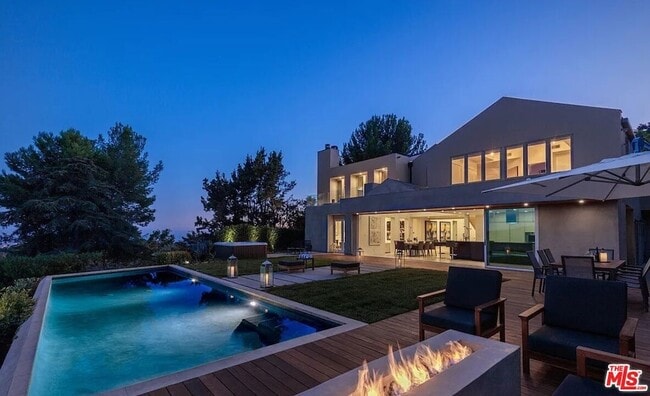 Building Photo - 2528 Westridge Rd