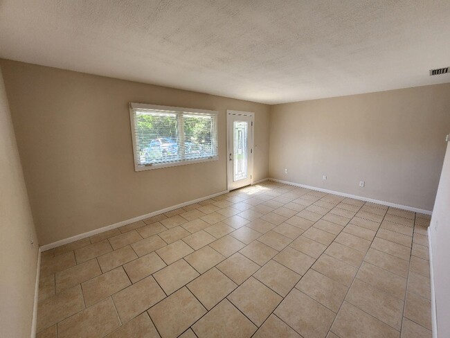 Building Photo - 4513 Saxon Dr