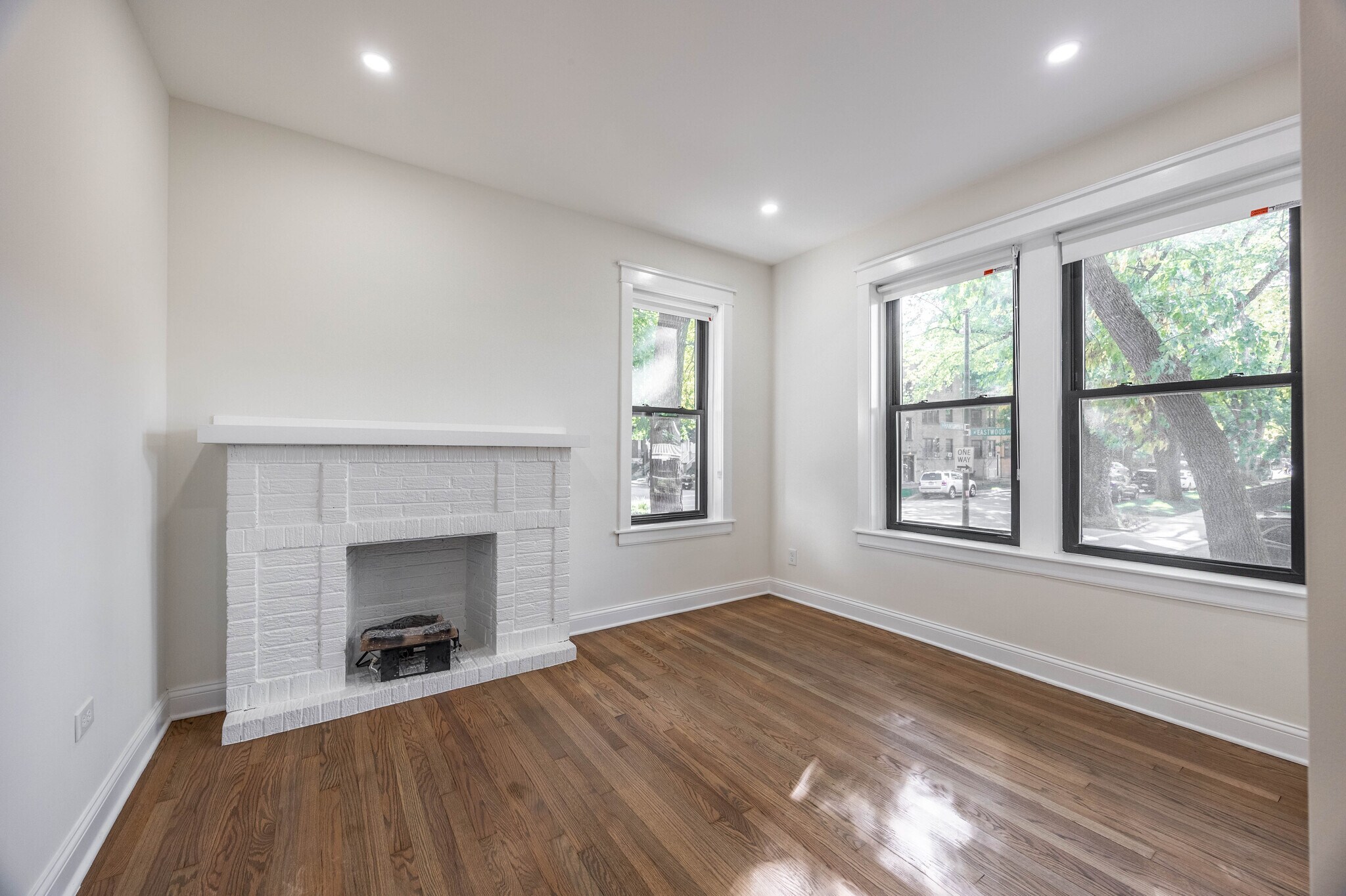 Building Photo - 4636 N Hamilton Ave