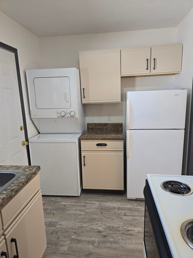 Building Photo - 2802 Maralane Ave