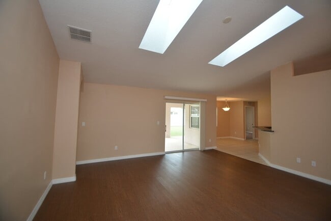 Building Photo - 27 Porcupine Dr