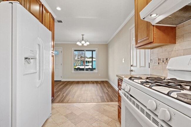 Building Photo - Updated 3BR/1BA Home w/ Large Yard & Garage, Winston Manor Neighborhood in South San Francisco