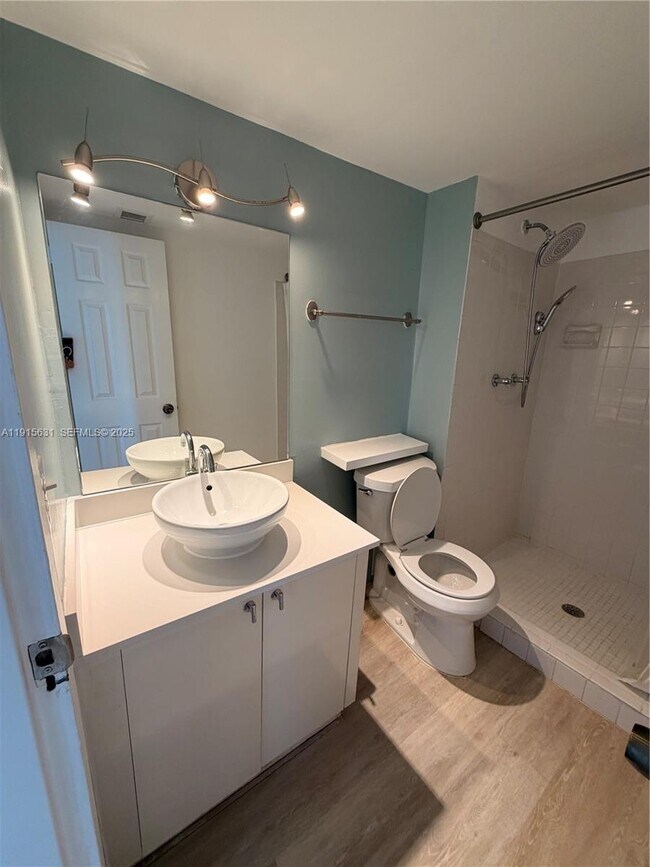 Building Photo - 2350 NE 135th St