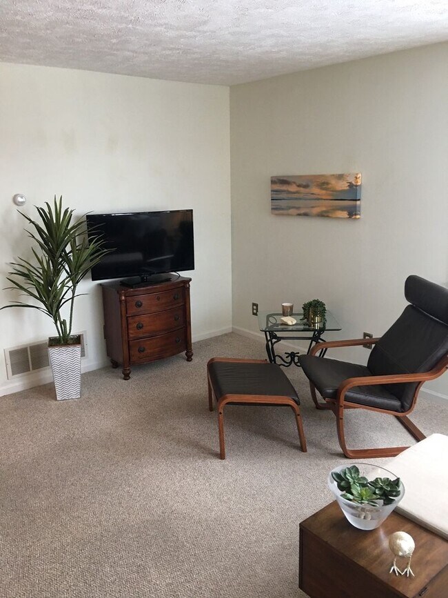 Building Photo - Furnished-Bay Views- Long Term!