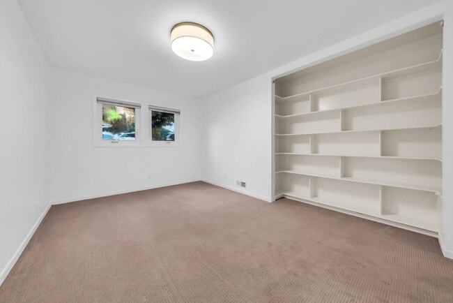 Building Photo - 280 Angelita Ave