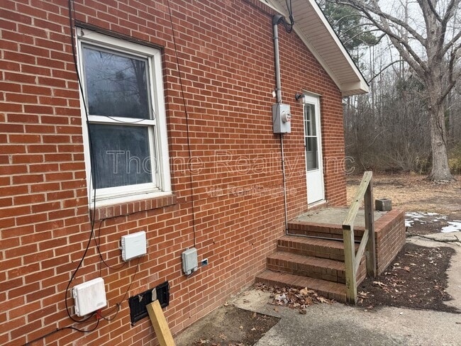 Building Photo - 303 2nd St