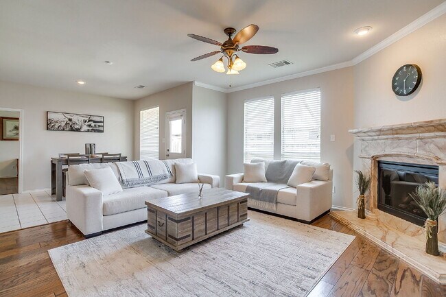 Building Photo - Fully Furnished 3 bed, 2 bath in White Settlement!