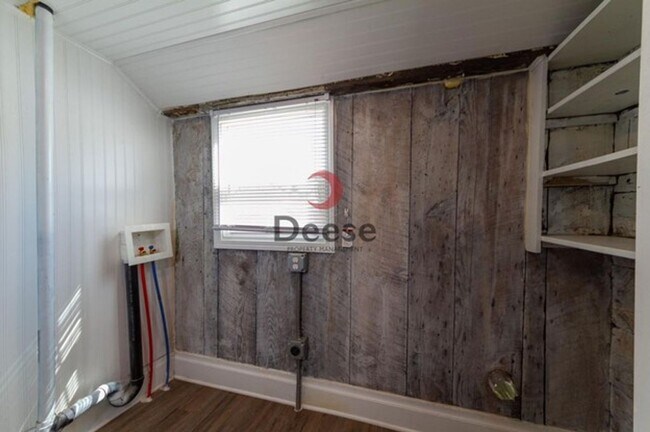 Building Photo - Adorable Home Centrally Located