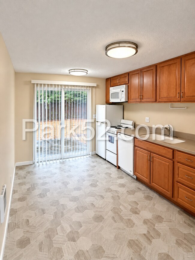 Building Photo - 1707 Garfield St S