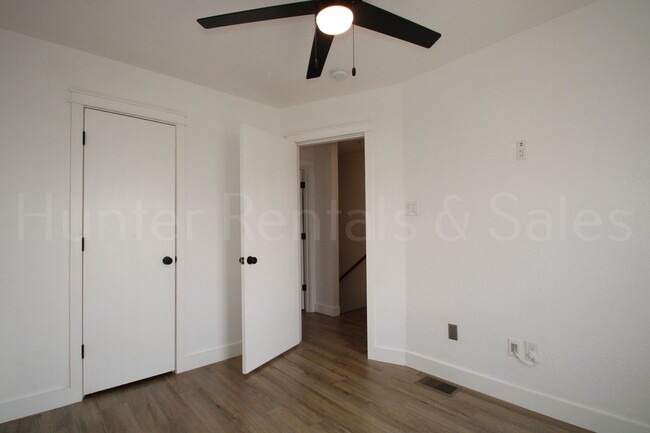 Building Photo - Experience Modern Living