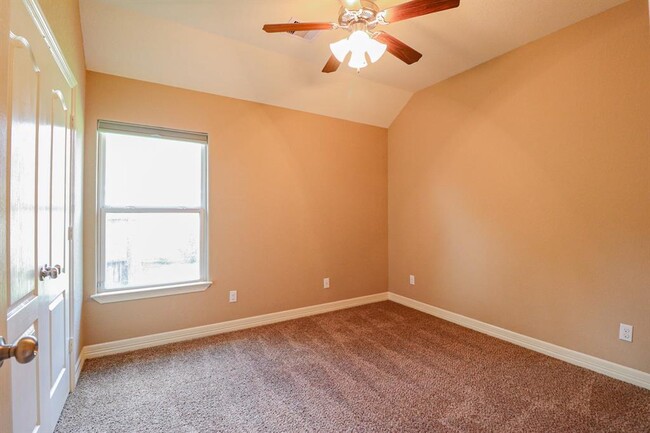 Building Photo - 5410 Milart St