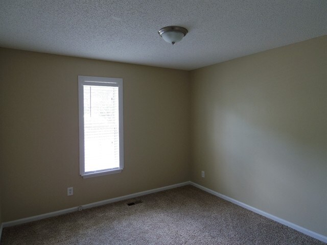 Building Photo - 6022 Gallant Ln