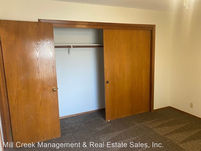 Building Photo - 3 br, 2 bath House - 1035 S. Regina
