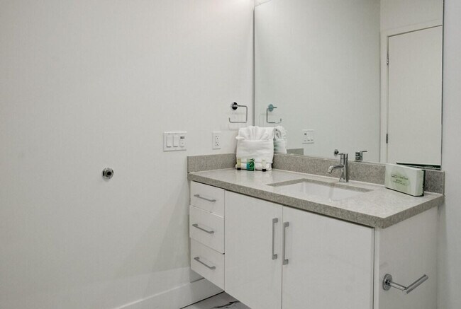 Building Photo - 100 Park Blvd