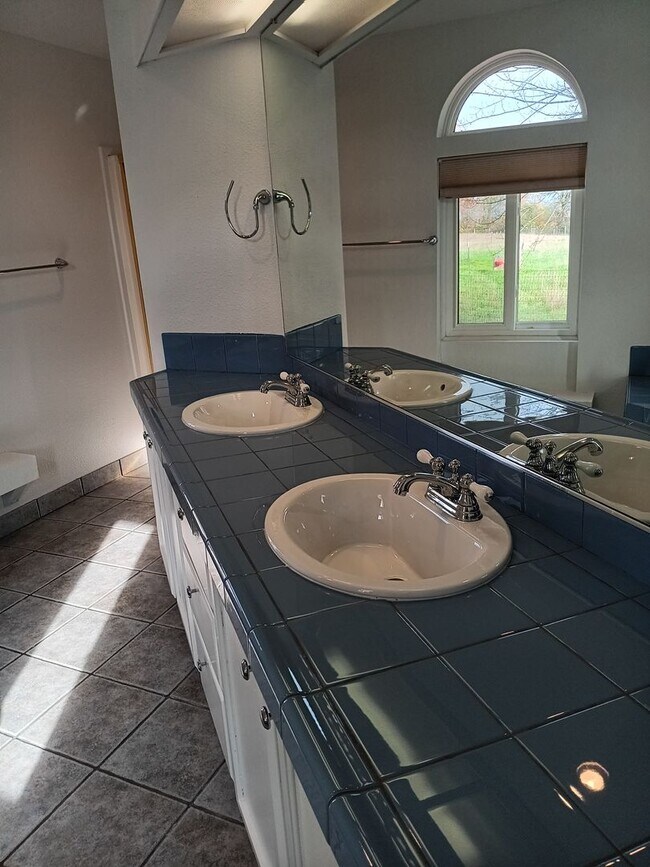 Building Photo - Country Living In The Independence Area Is...