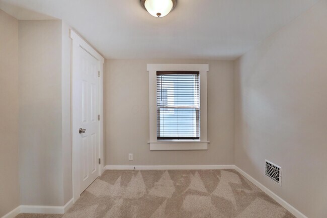 Building Photo - 1416 S Ohio Ave