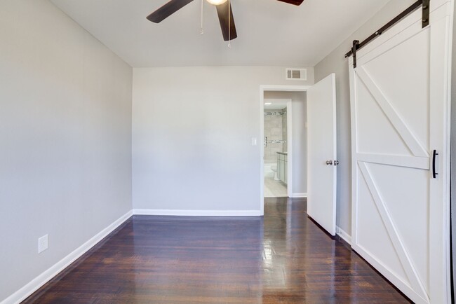 Building Photo - Gorgeous Midtown 3 Bedroom Remodel!