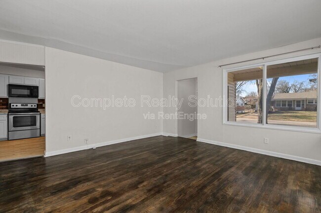 Building Photo - 9834 Portage Dr